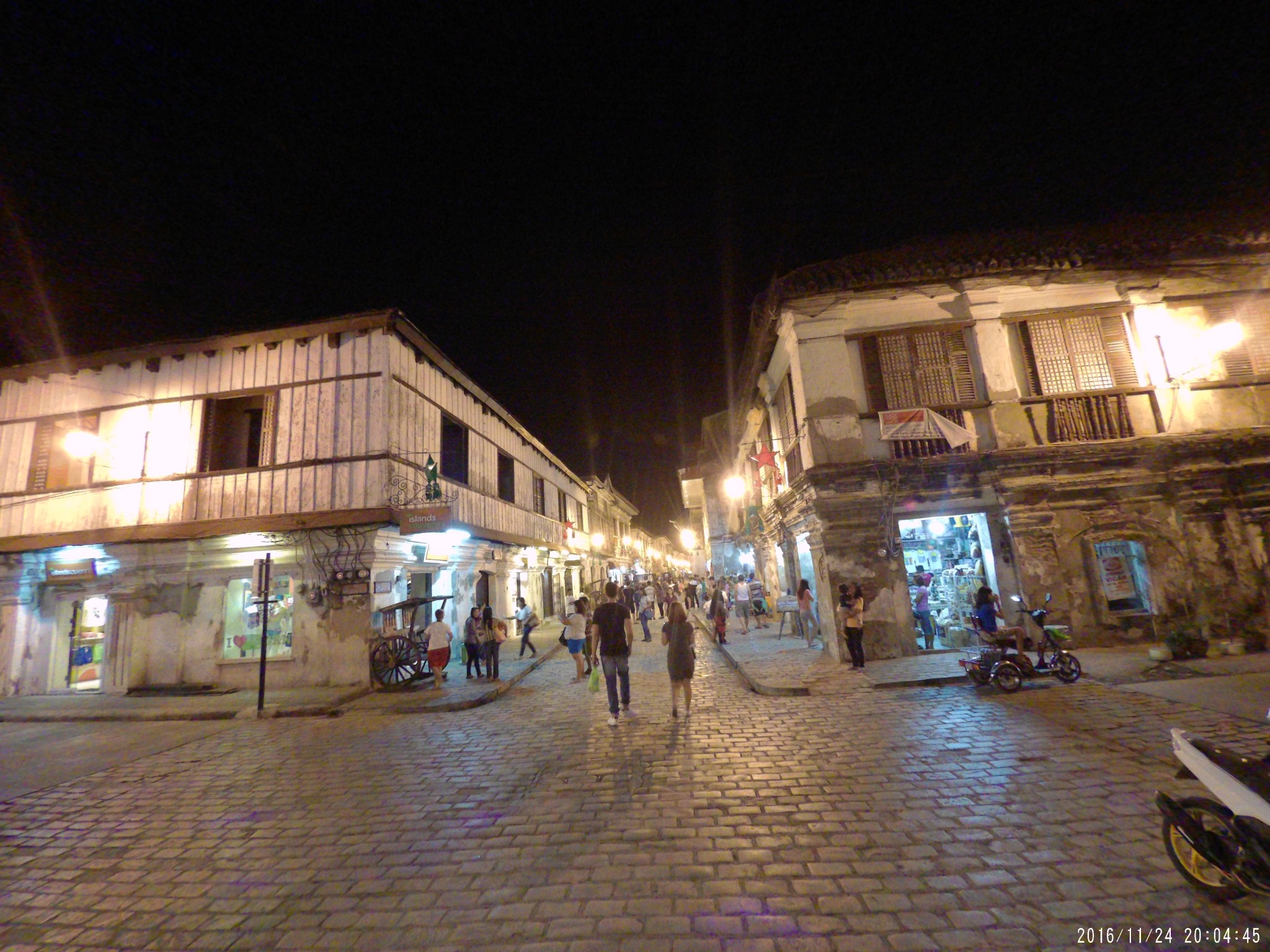Get Artistic in National Museum, Cafe Leona and Calle Crisologo at Night (Vigan Day 1, Part 2)